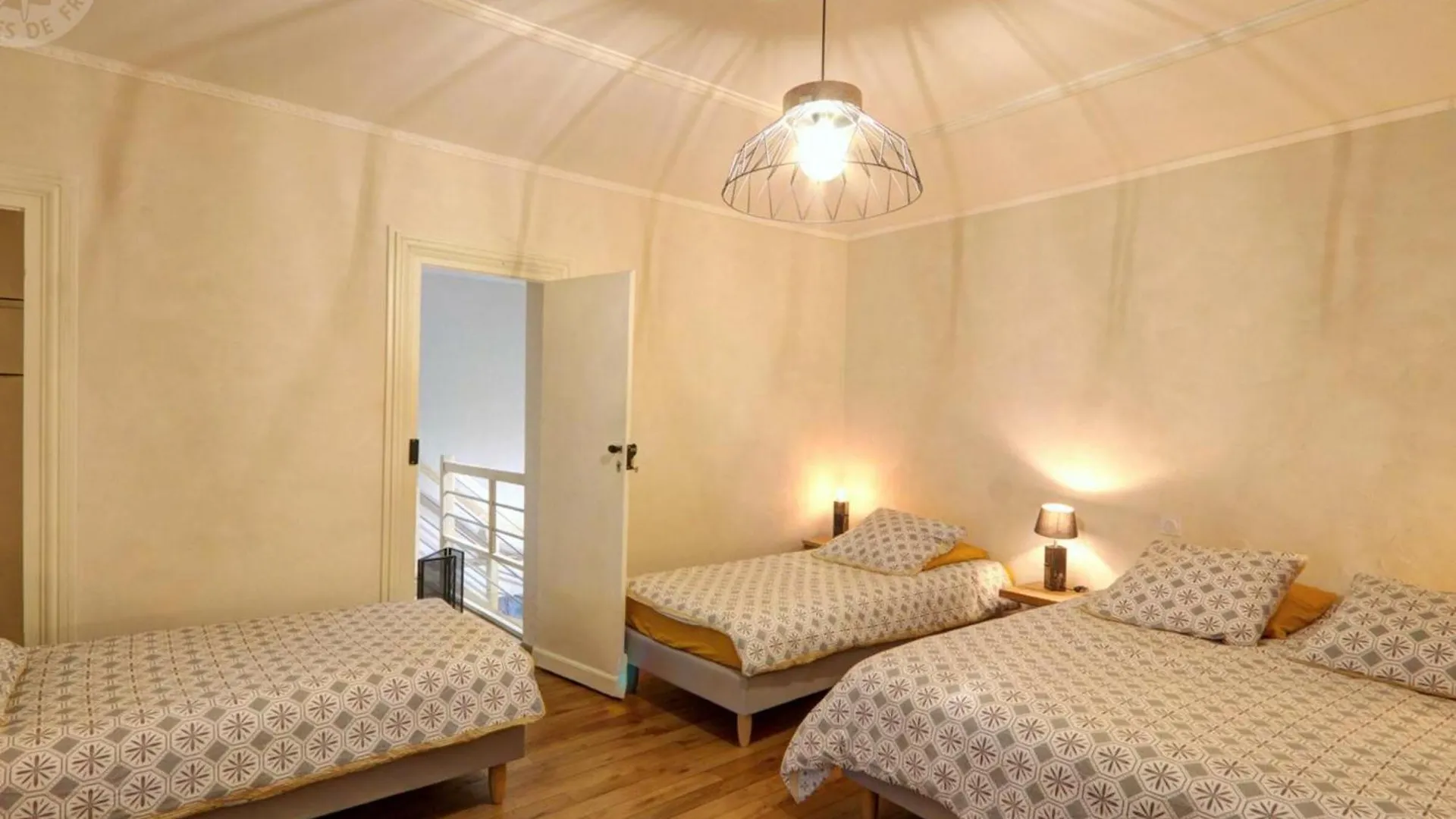 Saint-Denis-de-Cabanne Gite Charmant Avec Spa Privatif, Cheminee, Jardin De 2000M², A La Campagne, Proche Loire Et Saone-Et-Loire - Fr-1-496-230 빌라 0*,  프랑스
